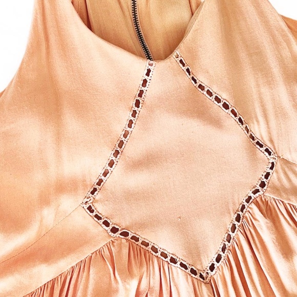 ROMEO+JULIET COUTURE Cutaway Swing Peach Dress - Picture 3 of 14